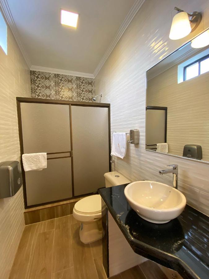 Hostal California Inn Guayaquil Bagian luar foto